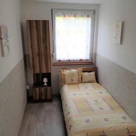 Falevél Apartman *
