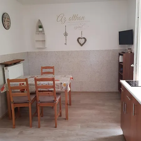 Falevél Balatonfenyves