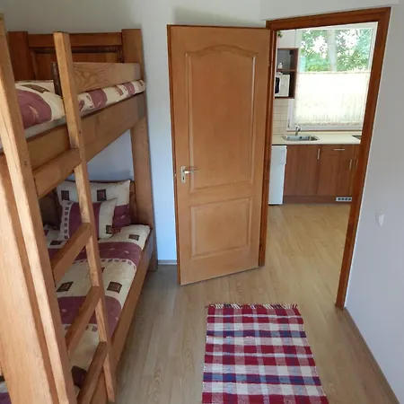 アパート Falevel Apartmanhaz *