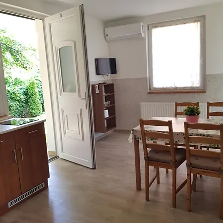 Falevel Apartmanhaz バラトンフェニヴェシュ