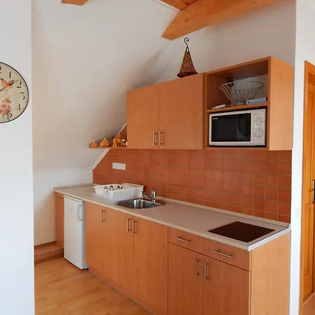 Falevel Apartmanhaz アパート *