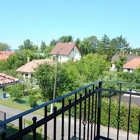 Falevél Balatonfenyves