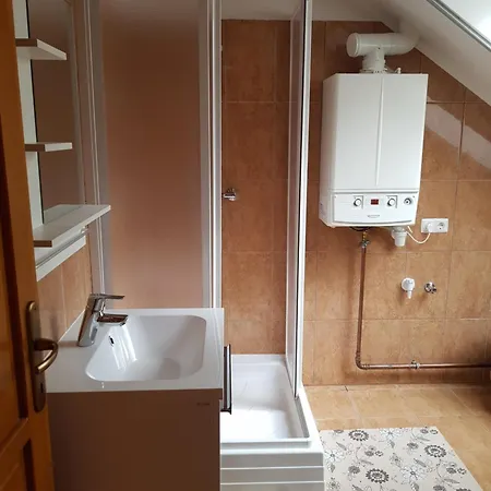 Falevel Apartmanhaz バラトンフェニヴェシュ