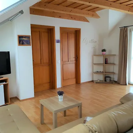 Falevel Apartmanhaz アパート バラトンフェニヴェシュ