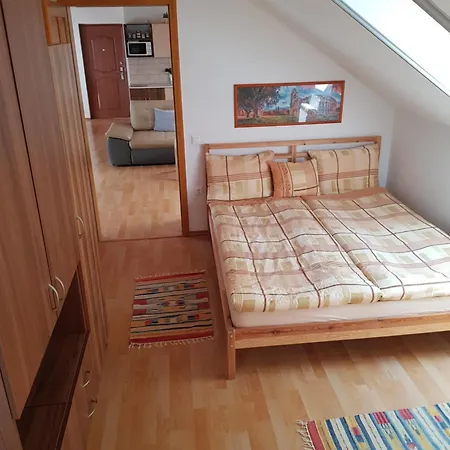 Falevél Apartman *