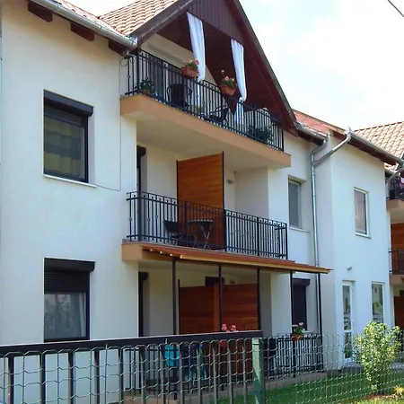 Falevél Apartman *