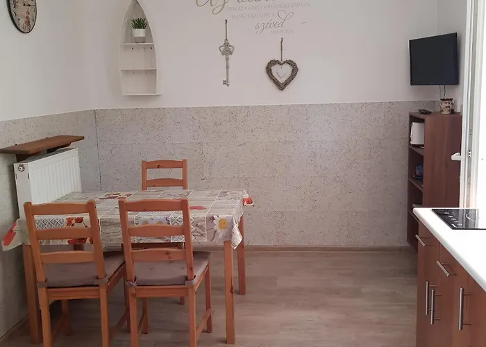 Falevel Apartmanhaz Balatonfenyves